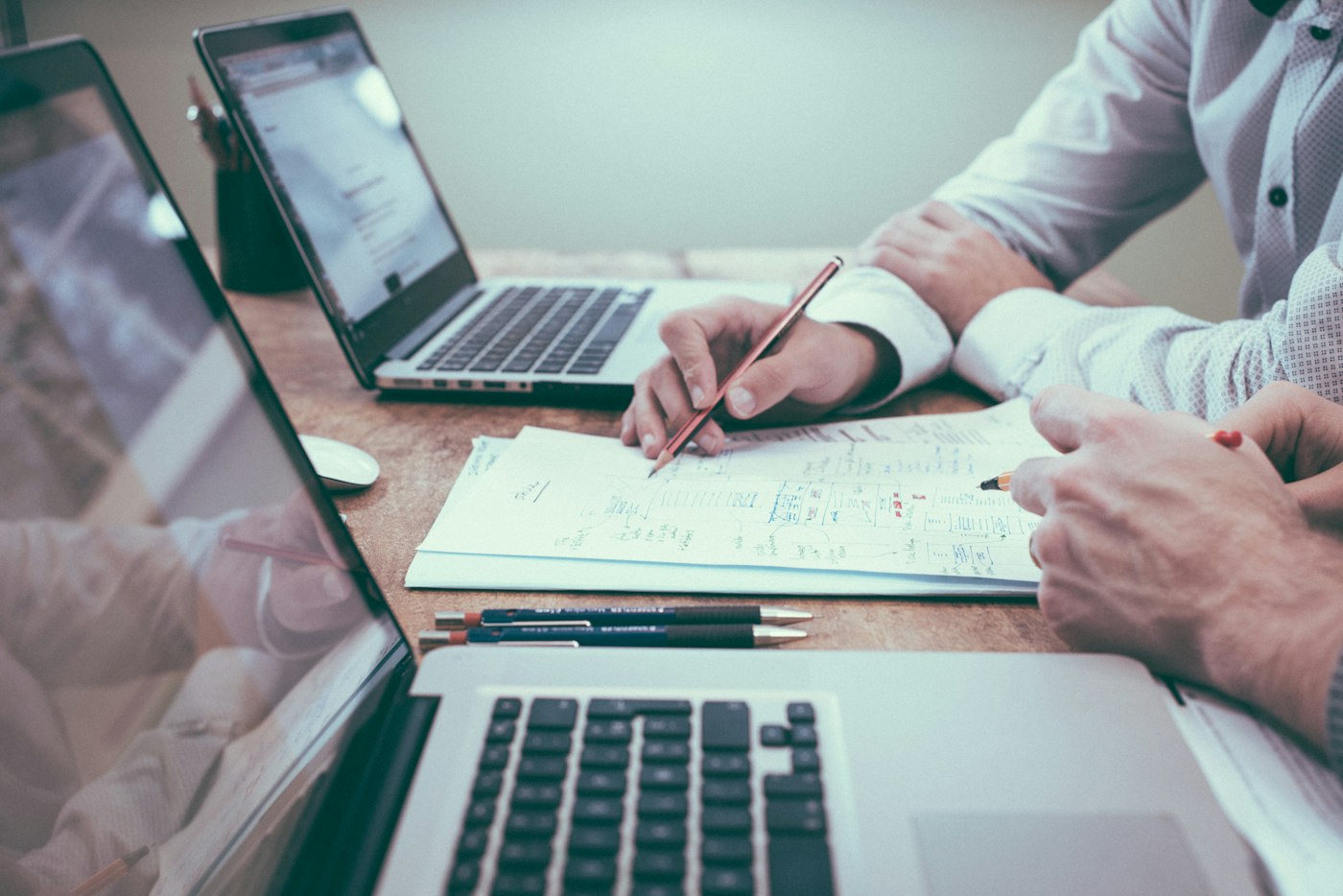 Робочий стіл із матеріалами каталогу фільмів